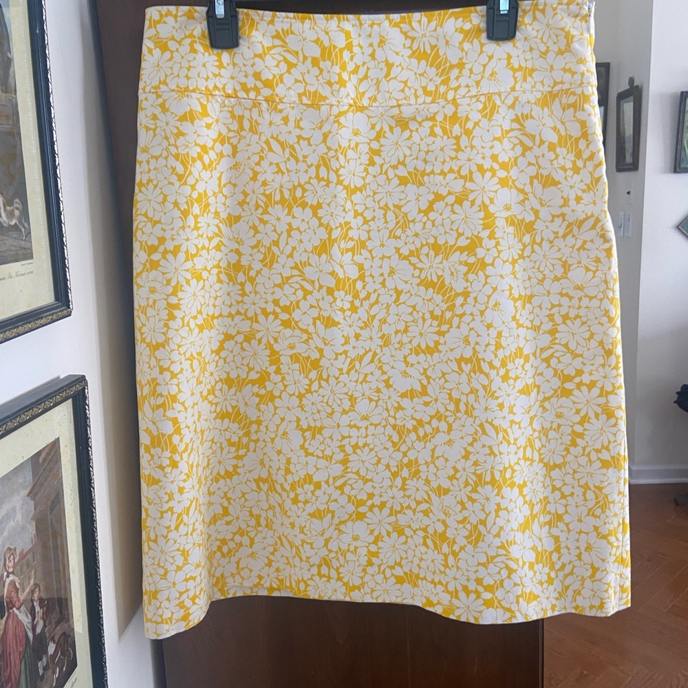 Burberry Yellow and White Floral A-Line Skirt fully lined and side zipper.